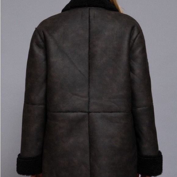 111. Black mixed fabric coat with Sherpa lining buttons and pockets - Picture 4 of 4